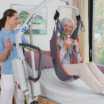 Che cos’è e come scegliere un sollevatore per anziani e disabili